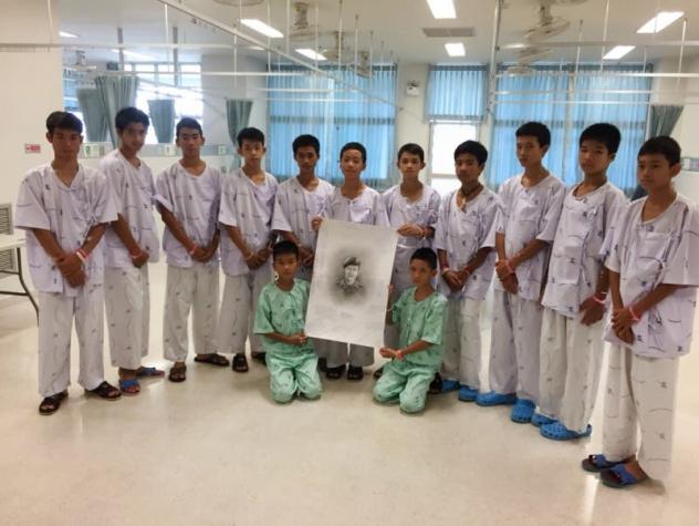 Así reaccionaron los niños rescatados en Tailandia al enterarse que uno de sus socorristas murió