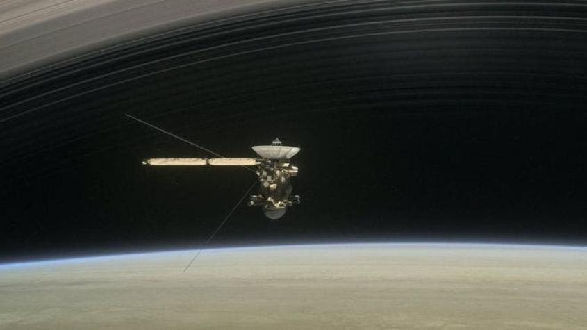 Escucha el sonido sobrenatural que describe la relación entre Saturno y una de sus lunas