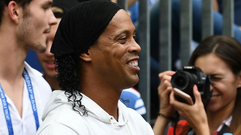 [FOTO] El colorido homenaje que recibió Ronaldinho