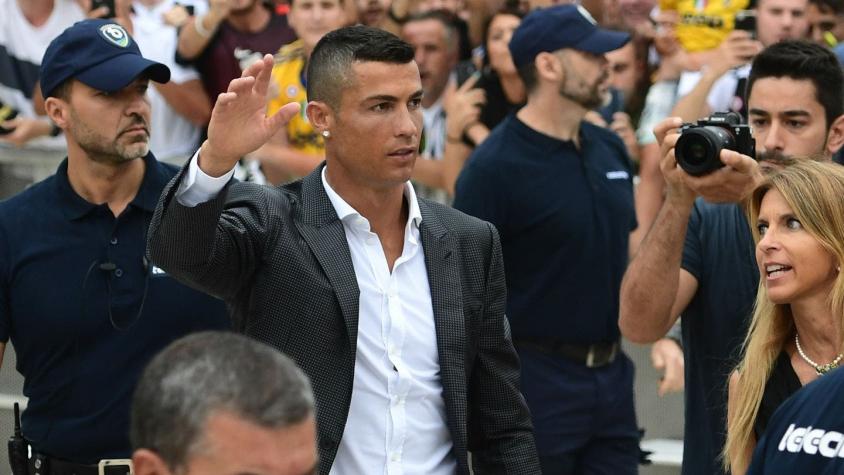 [FOTOS] Insólito: Así reciben en Nápoles a Cristiano Ronaldo