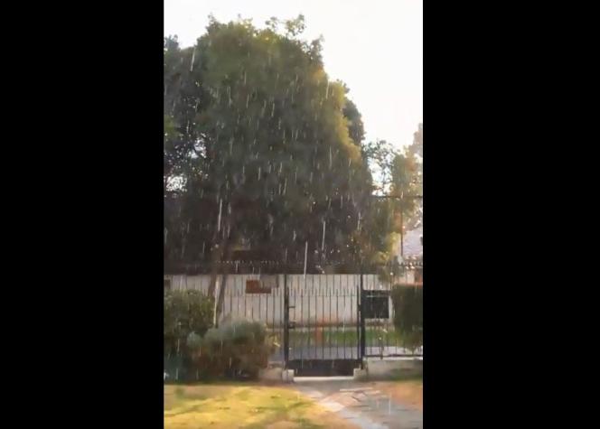 [VIDEO] Reportan caída de agua nieve en sectores de la zona oriente de Santiago