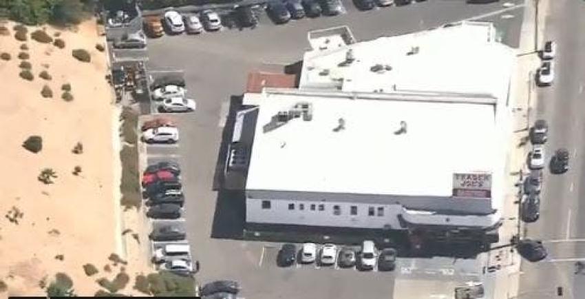[VIDEO] Sospechoso de tiroteo se atrinchera en supermercado en Los Ángeles