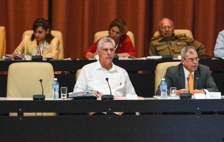 Cuba aprueba proyecto de nueva Constitución que reconoce propiedad privada