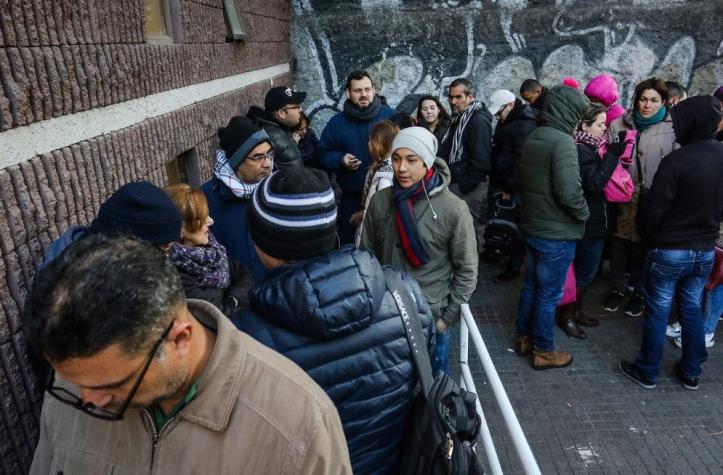 [VIDEO] Se registran largas filas en último día para regularizar visas de inmigrantes