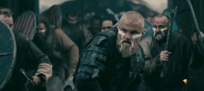 'Bjorn' de la serie "Vikings" llega a la Comic-Con San Diego sin barba y los fanáticos temen lo peor