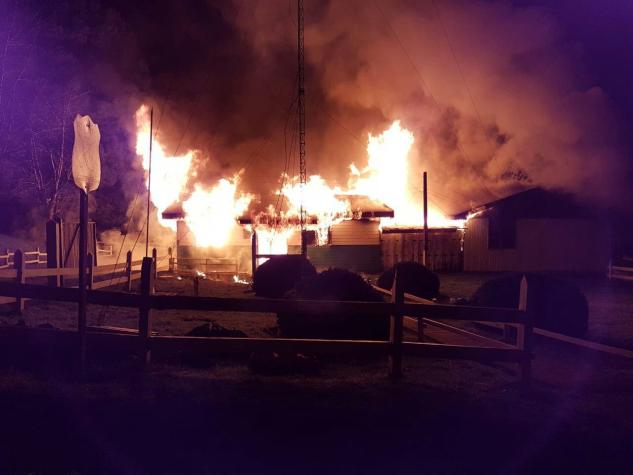 [VIDEO] Incendio destruyó retén de Carabineros en las cercanías de Osorno