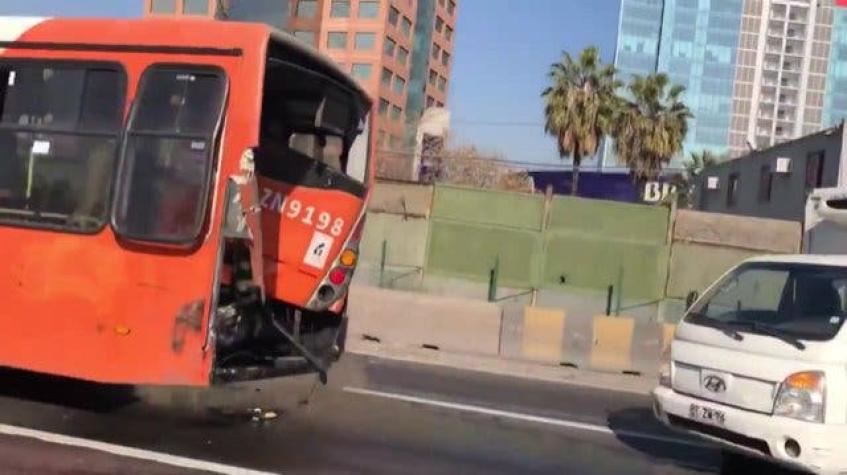 [VIDEO] Accidente entre camión y un bus del Transantiago deja siete lesionados en Quilicura