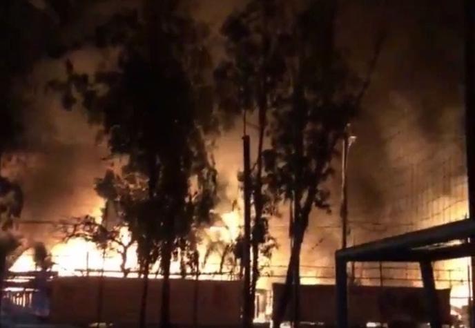 [VIDEO] Incendio afecta a 11 viviendas en Lampa y deja a decenas de damnificados