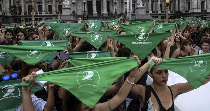 ¿Cómo nació el pañuelo verde? Símbolo del aborto libre debuta este miércoles en Chile