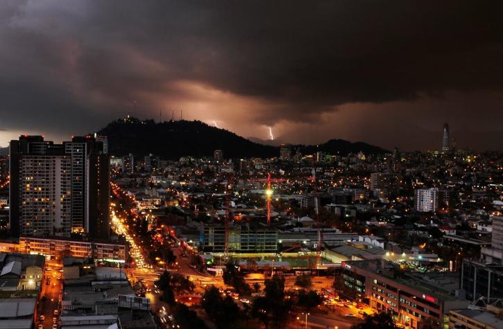 Dirección Meteorológica emite aviso por tormentas eléctricas entre Coquimbo y Santiago