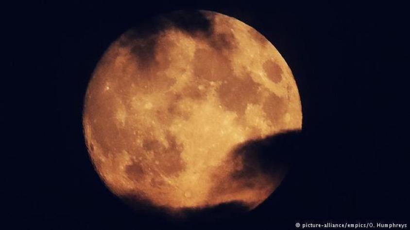 "Luna de sangre": hoy tiene lugar el eclipse lunar más largo del siglo XXI