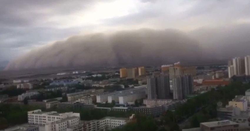 [VIDEO] Impresionante tormenta de arena cubre totalmente a ciudad en China