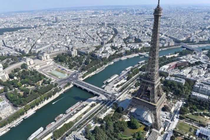Dos chefs franceses con estrellas Michelin asumen los restaurantes de la Torre Eiffel
