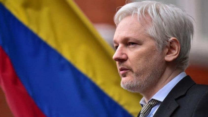 Ecuador discute el asilo de Julian Assange con Reino Unido
