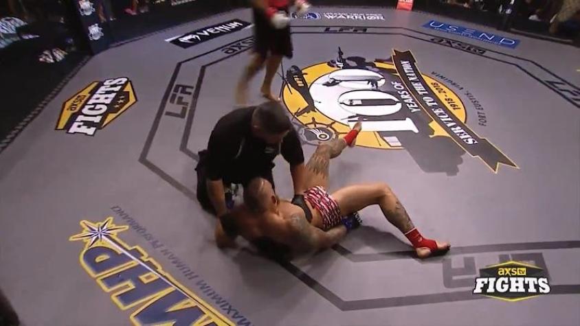 [VIDEO] Pelea de MMA dura 31 segundos por el "knock-out" más ridículo de la historia