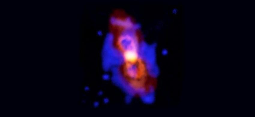 Las imágenes de una colisión de estrellas que arrojó moléculas radiactivas al espacio