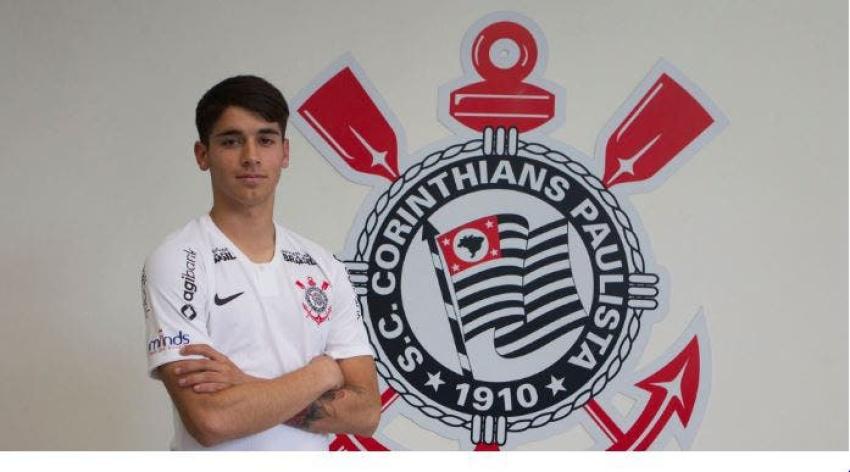 Con la aprobación del "Rey": Vidal felicita a Araos tras su llegada al Corinthians