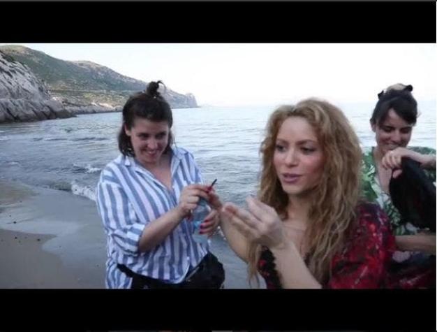 Shakira muestra cómo se grabó el video de la canción "Clandestino", con un curioso detalle