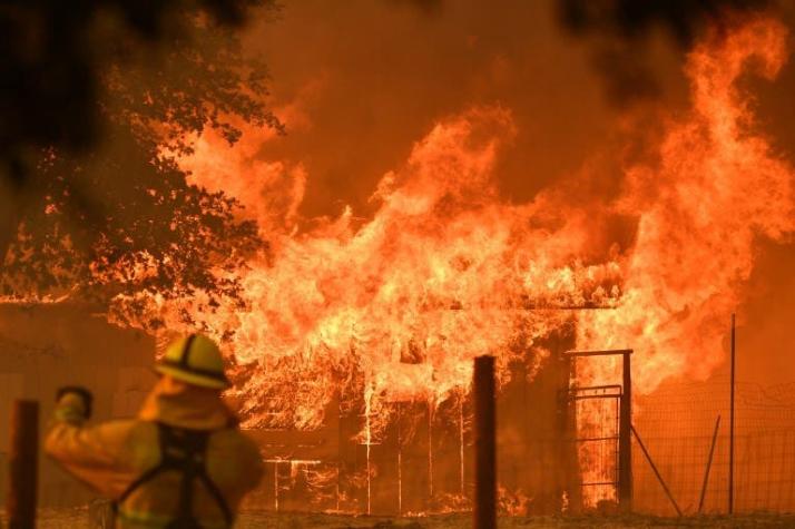 "Un tornado de fuego barrió nuestra casa": incendios de California no dan tregua