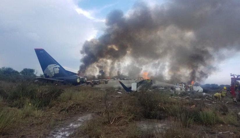 Las impactantes imágenes que deja el accidente aéreo en México