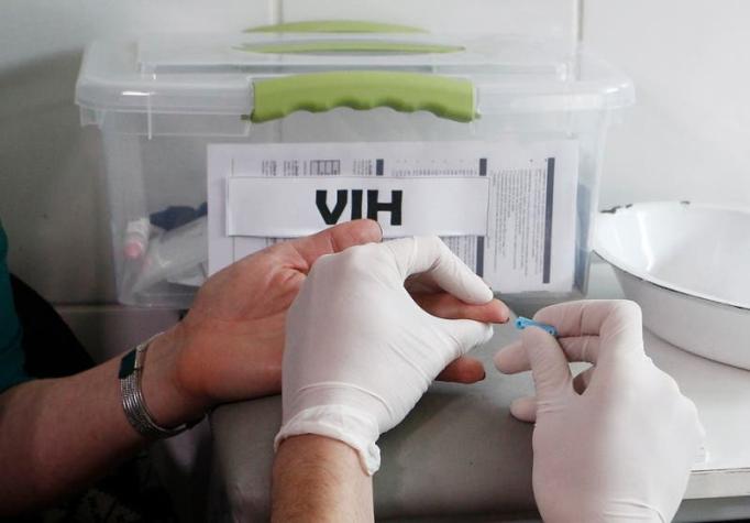 [VIDEO] Especialista de VIH: En Chile hay "50 mil personas infectadas que desconocen su diagnóstico"
