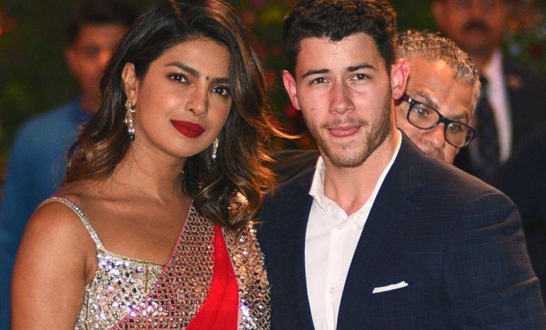 Nick Jonas y Priyanka Chopra oficializan compromiso en ceremonia hindú