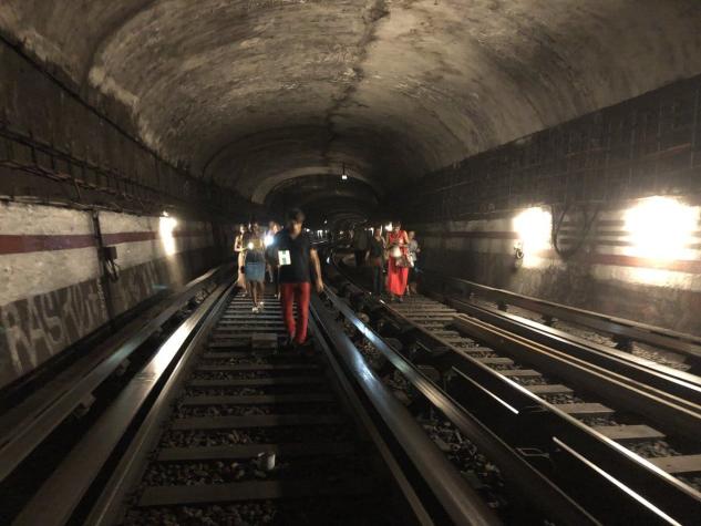 [VIDEOS] Avería en metro de París obligó a evacuar a más de 3 mil pasajeros por los túneles