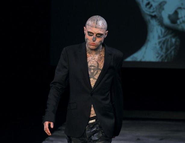 [VIDEO] Así lucía sin tatuajes "Zombie Boy", el fallecido modelo que entró en el Récord Guinness