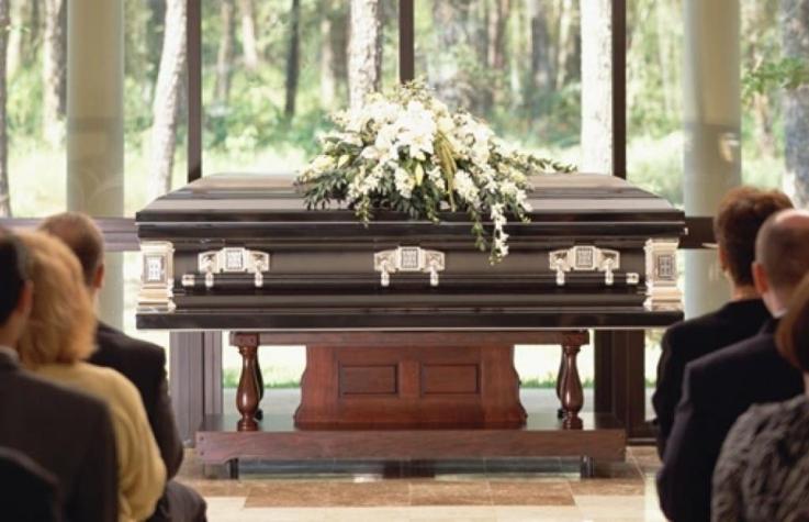 El anuncio de una funeraria que está causando polémica en Inglaterra