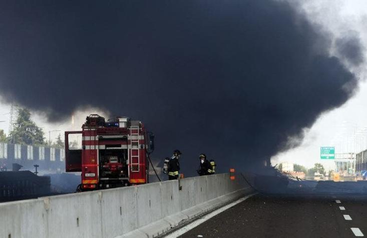 [VIDEO] Las impactantes imágenes que dejó la explosión de un camión en Italia