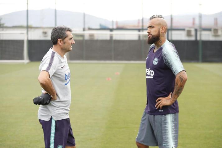 [FOTOS] Arturo Vidal presenta a su nuevo amigo en Barcelona