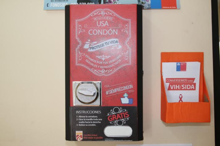 Huechuraba habilita dispensadores gratuitos de preservativos