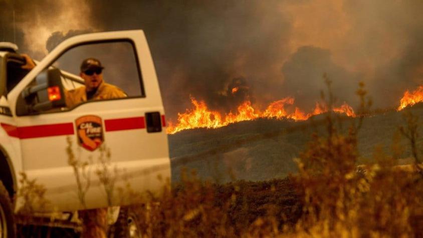 "Es extremadamente peligroso y agresivo": el imparable incendio forestal en California