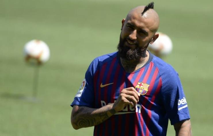 [VIDEO] ¿Por qué escogió ese número? Prensa española asegura que Vidal ya tiene dorsal en Barcelona