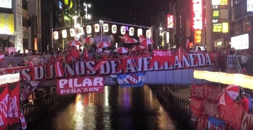 [VIDEO] Hinchas de Independiente "desordenan" Japón con banderazo antes de la Suruga Bank
