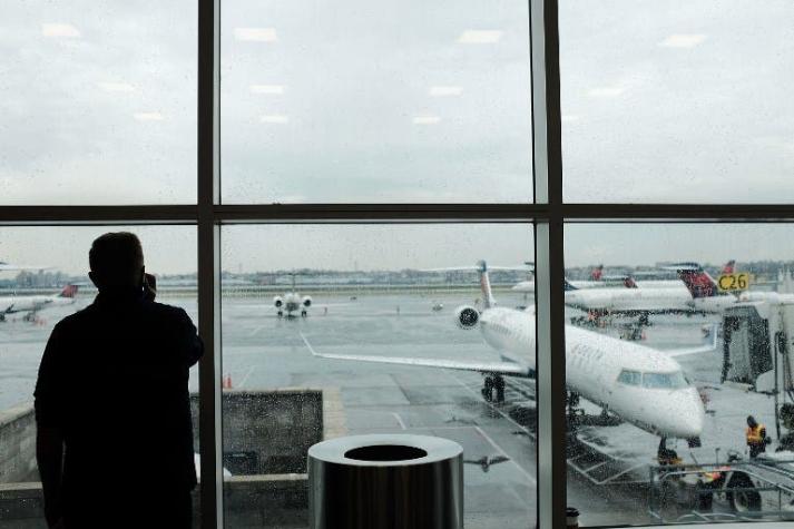 Chileno fue detenido en Tailandia: lo acusan de robar a turistas en aeropuerto