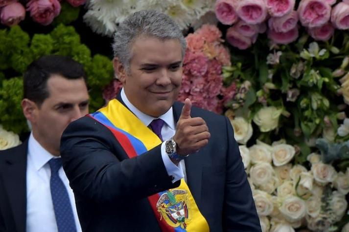 Iván Duque lanza velada advertencia a Maduro al asumir presidencia de Colombia