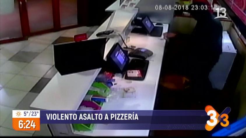 [VIDEO] Banda protagoniza portonazo y roba a pizzería en San Miguel
