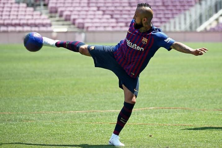 [VIDEO] Así destacó un histórico de Brasil y FC Barcelona la llegada de Vidal al cuadro catalán