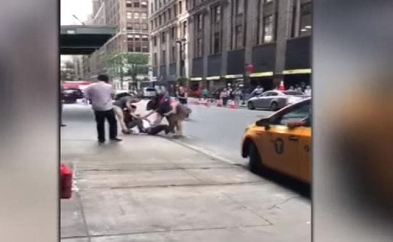 A lo GTA: Taxista agrede a una pareja, choca otros automóviles e intenta huir en pleno New York
