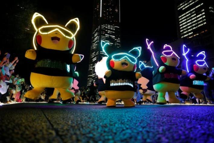 [VIDEO] Pikachu Outbreak 2018 sorprende con bailes y juego de luces en Japón