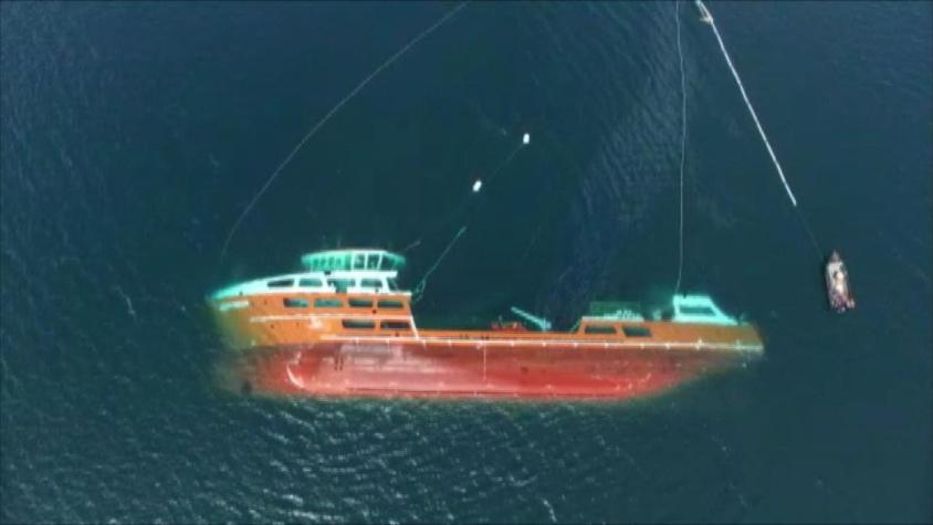 [VIDEO] Nadie quiere recibir al barco hundido en Chiloé