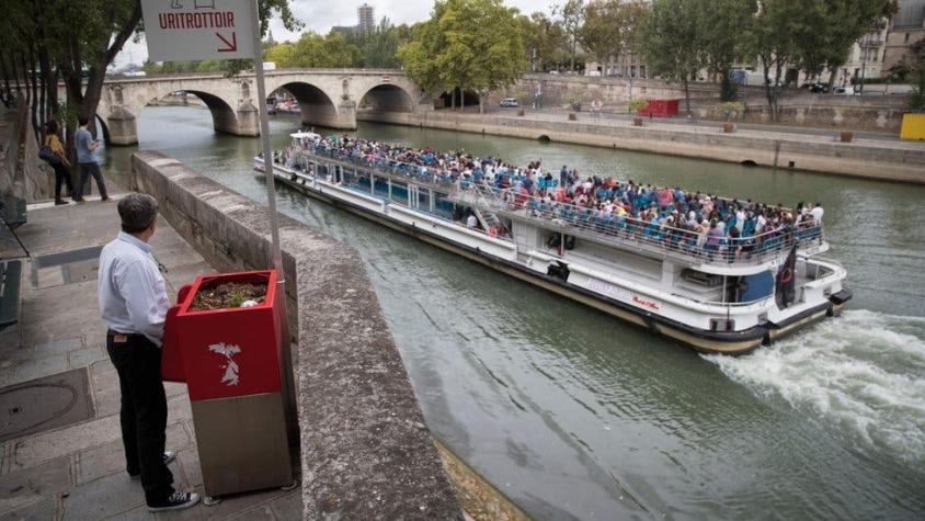 Los polémicos urinarios "demasiado públicos" que causan indignación en París