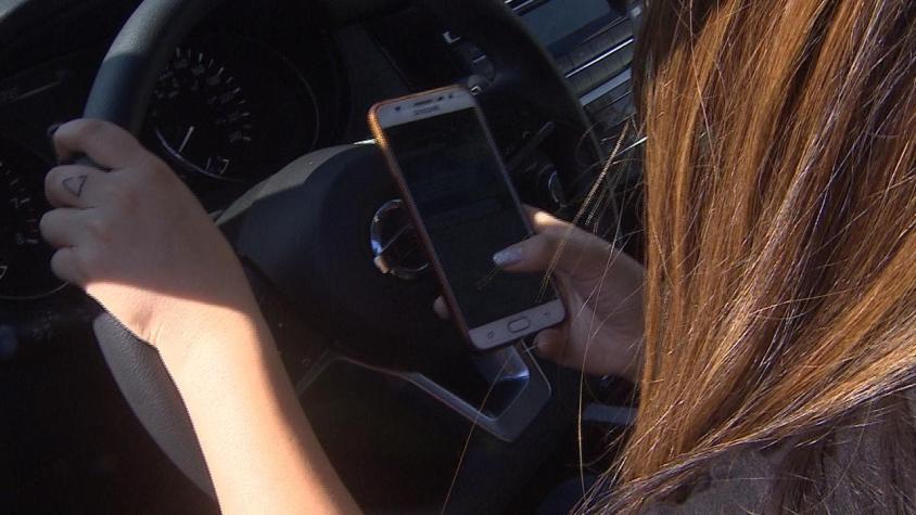 [VIDEO] Chatear al volante: podrían subir multas