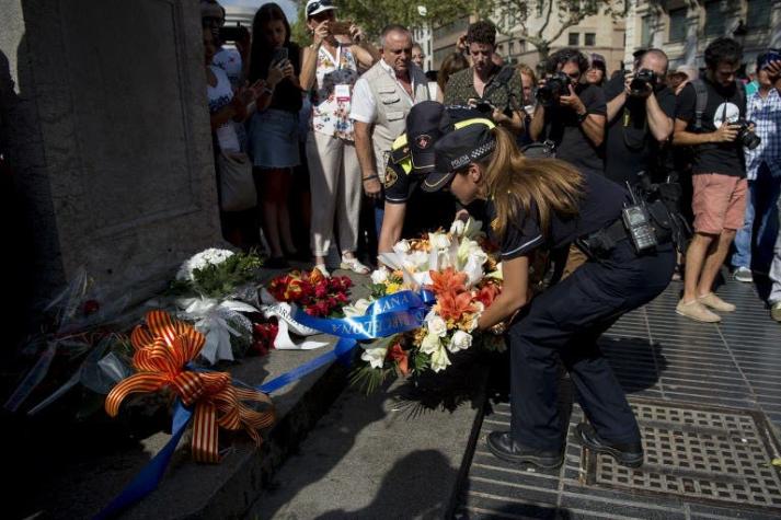 [FOTOS] Barcelona recuerda a las víctimas del doble atentado perpetrado hace un año