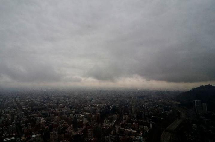 Lluvias leves podrían afectar a Santiago durante la madrugada de este sábado
