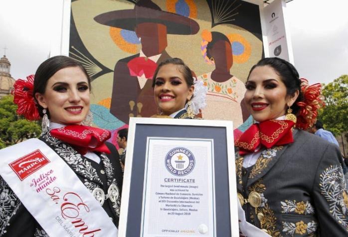 [FOTOS] Guadalajara rompe récord Guinness con el mosaico de chaquira más grande del mundo
