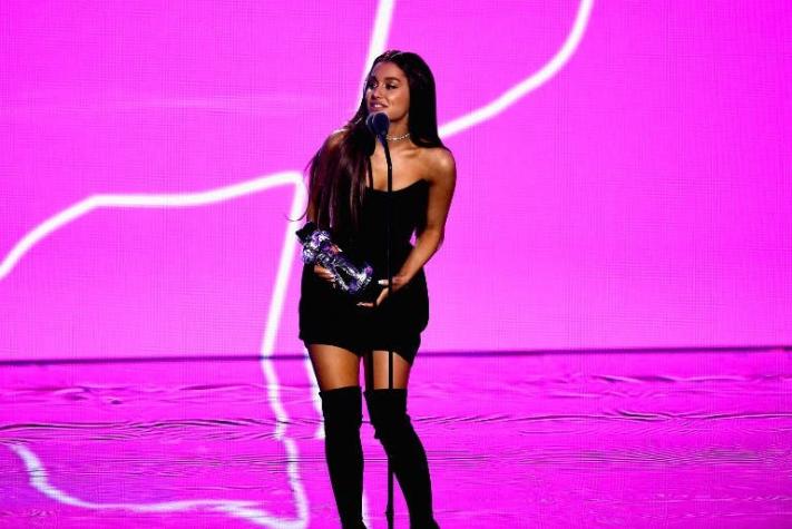 [VIDEO] El tierno gesto de Ariana Grande hacia su amiga Nicki Minaj en los MTV VMA 2018