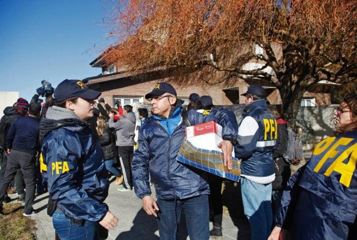 "Cuadernos de Argentina": Policía concluye primera jornada de allanamiento a Cristina Fernández