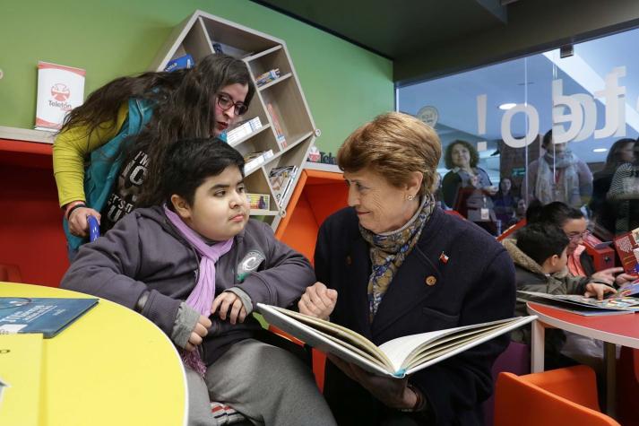 Ministerio de Cultura inaugura biblioteca inclusiva en sede Teletón de Santiago